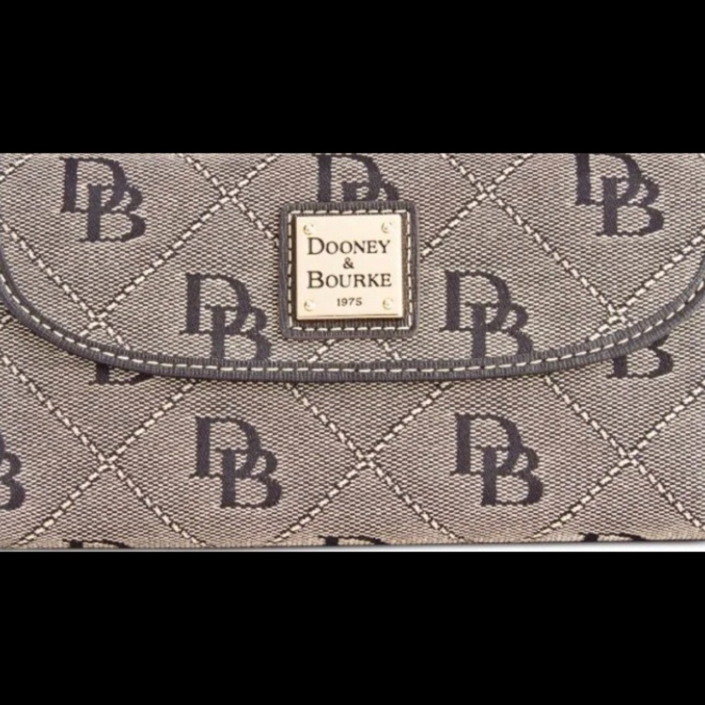 Dooney&Burke  Wallet/Clutch